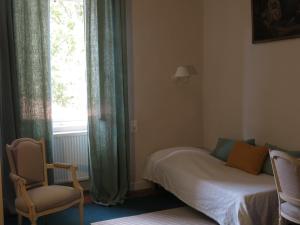 Domaine de Lamartine tesisinde bir odada yatak veya yataklar