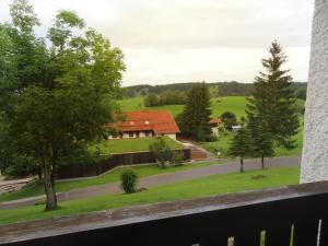 - une vue depuis la fenêtre d'une maison dans l'établissement Ferienwohnung - Missen-Wilhams Allgäu, à Missen-Wilhams