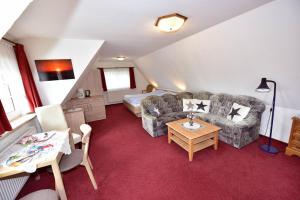 Posezení v ubytování Hotel-England + 34 fotografií