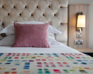 Cama ou camas em um quarto em Boulevard Hotel