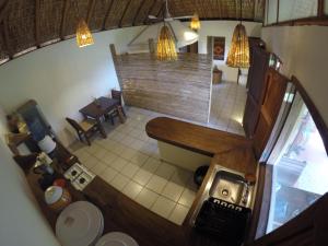 vista sul soffitto di una cucina e di una sala da pranzo di Casa Aditi a Mazunte