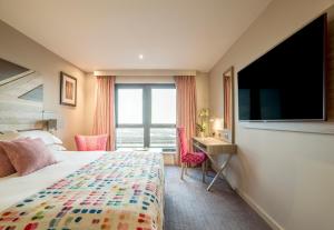 Cama ou camas em um quarto em Boulevard Hotel