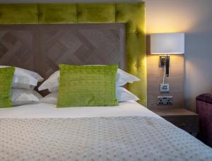 Cama ou camas em um quarto em Boulevard Hotel