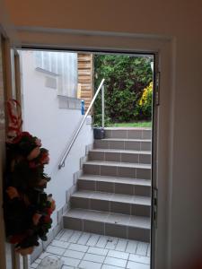 een deur naar een trap met een trap bij 4you in Berlijn