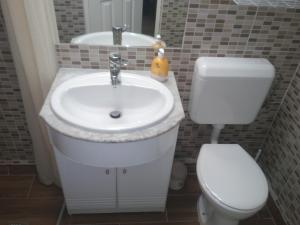 Kúpeľňa v ubytovaní START Apartmanok + 37 fotografií
