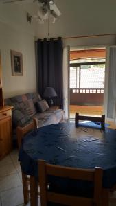 a living room with a table and a couch at Résidence Parc de la mer - Apprt 3 chambres in Argelès-sur-Mer