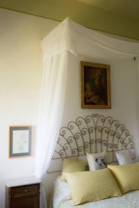 a bedroom with a white bed with a canopy at Il Melarancio Country House in Scandicci