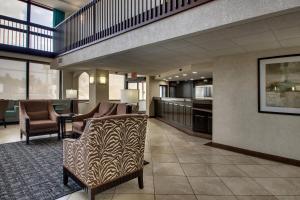 Лоби или рецепция в Sonesta Essential Houston Hobby Airport