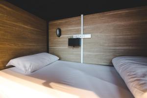 BED STATION Hostel Khaosan客房内的一张或多张床位