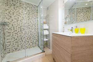 a bathroom with a shower and a sink at Apartamento Praia Fuzeta in Fuzeta +64 photos