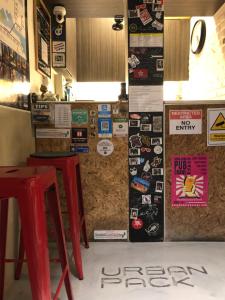 Sertifikat, nagrada, logo ili drugi dokument prikazan u objektu Urban Pack