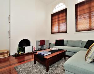 Gallery image of 1904 - Central historic 1 bedroom apartment in Fremantle