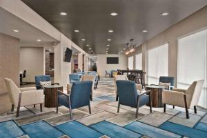 Restoran atau tempat lain untuk makan di La Quinta Inn & Suites by Wyndham San Bernardino