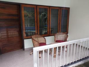 Hotel Thushara的阳台或露台