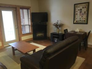 a living room with a couch and a table at Casa Del Mila Oro Condo in Osoyoos