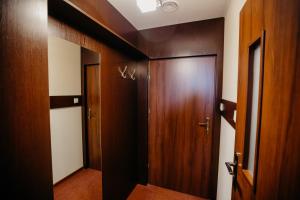 TV a/nebo společenská místnost v ubytování Hotel Korczowa