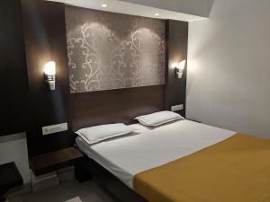 Ένα ή περισσότερα κρεβάτια σε δωμάτιο στο Aashraya