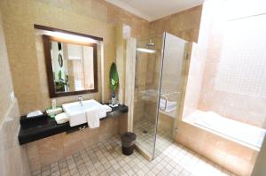 ห้องน้ำของ Ijen Resort and Villas - The Hidden Paradise