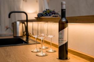 Nápoje v ubytovaní Luxury Apartment Lina - III