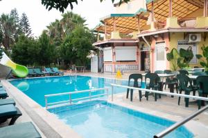 Bazén v ubytování Marin Hotel nebo v jeho okolí