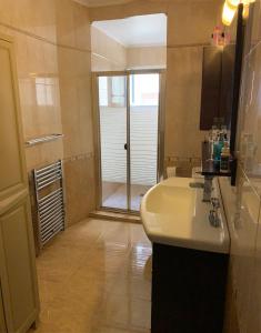 A kitchen or kitchenette at Alrose