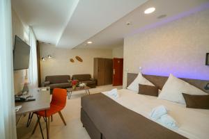 TV a/nebo společenská místnost v ubytování Grand Hotel BELLEVUE