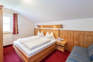 Łóżko lub łóżka w pokoju w obiekcie Hotel & Appartement Auerhahn