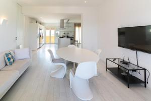 a white living room with a white table and a white couch at Santa Rosa luxury apartment 2 BEDROOMS 4 People private parking in Trani