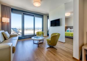 TV a/nebo společenská místnost v ubytování Lake Geneva Hotel