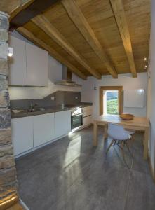 Albergo Diffuso Balcone sul Friuliにあるキッチンまたは簡易キッチン