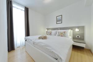 Gallery image of Sunnyside Apartments Resort Petrcane in Petrcane