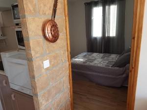 a room with a bed and a brick wall at L Appicciu in Ventiseri