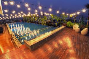 Peldbaseins naktsmītnē Aviary Bintaro vai tās tuvumā