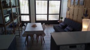 Posezení v ubytování PILARSEVAHOME-APARTAMENTO MARINERO