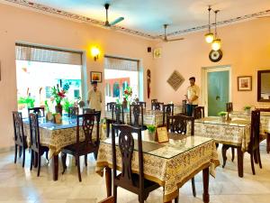 Posezení v ubytování Suryaa Villa - A Boutique Heritage Hotel