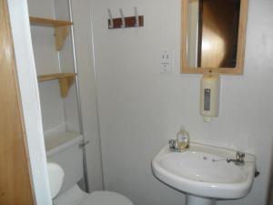 Koupelna v ubytování Sandras Backpackers