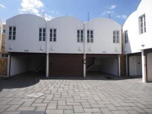 a large white building with a courtyard at Motel Mykonos in Puebla