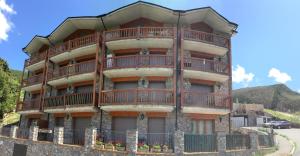 a building with balconies on the side of it at Bosquet 1 in Canillo