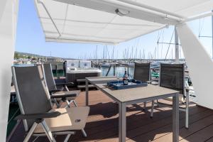 Fotografia z galérie ubytovania Floating Holiday Home v destinácii Punat
