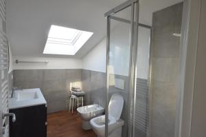 a bathroom with a toilet and a sink and a shower at La casa con vista di Emma in Vezzano Ligure +32 photos