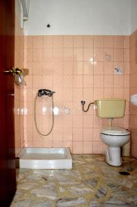A bathroom at Rania