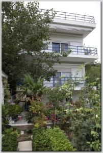 Foto dalla galleria di Anni's cozy apartments 50m from the beach a Agia Triada