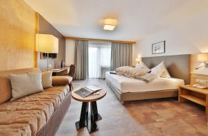 Część wypoczynkowa w obiekcie Hotel Silvretta - im Sommer INKLUSIVE Super-Sommer-Card