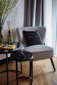 a living room with a couch and a table at NAMAN HOTELLERIE - Margutta in Rome