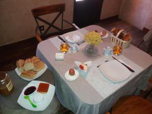 Gallery image of La Medievale du Luberon in Roussillon