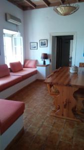 Fotografie z fotogalerie ubytování The large bougainvillea house v destinaci Kythéra