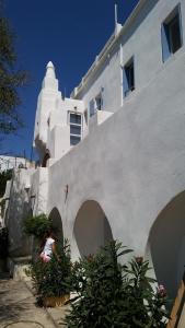 Gallery image of The large bougainvillea house in Kythira