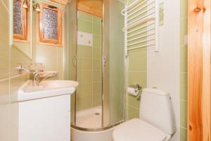 a bathroom with a toilet and a sink and a shower at SOLEI in Pobierowo