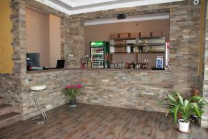 a brick wall with a bar in a restaurant at TROPHAEUM TRAIANI in Adamclisi