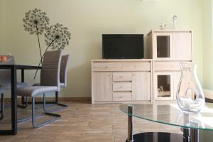 Televízia a/alebo spoločenská miestnosť v ubytovaní LuxApartament 1 - z widokiem i garażem w nowym Zeta Park